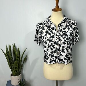 ❄️ Love Notes Palm Tree Print Black & White Cropped Button Down Top Size Medium